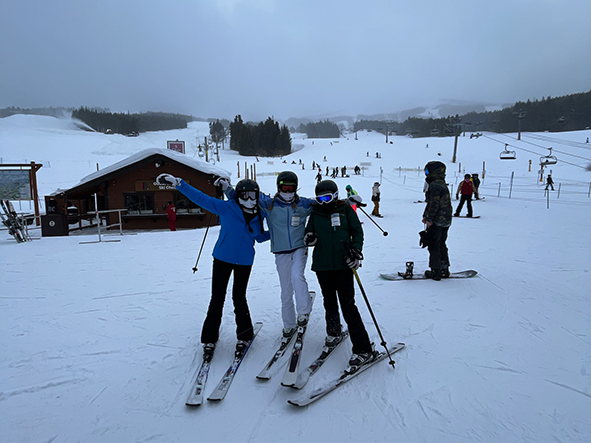 Studnets skiing in Coloarado 